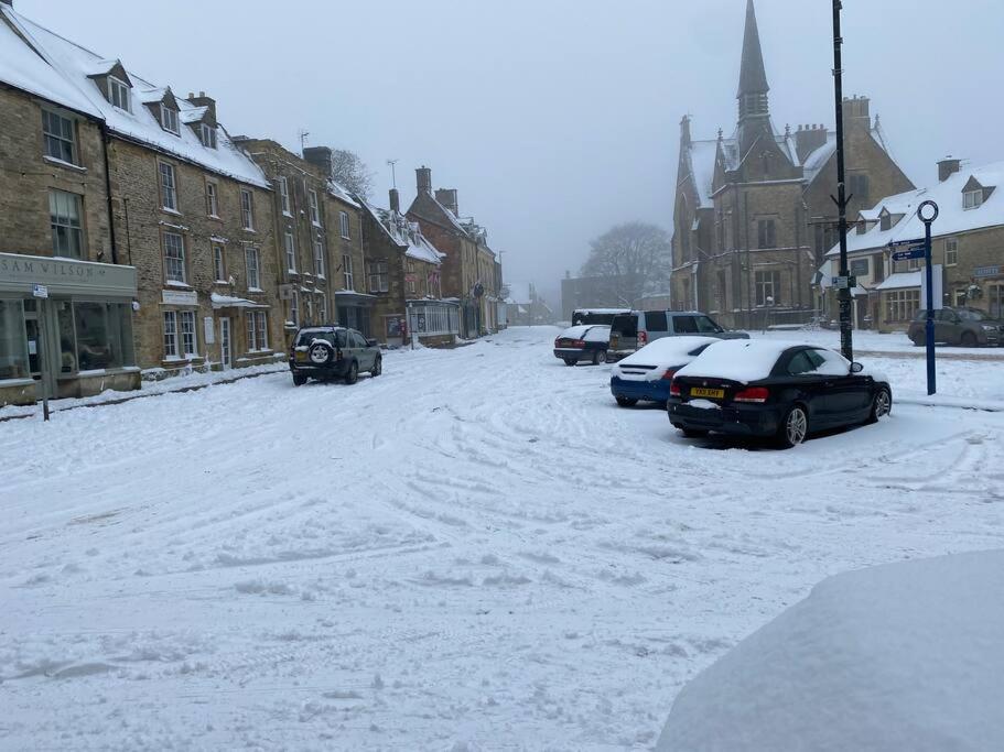 The Cotswold Stowaway, Perfect Luxurious Retreat! view 2