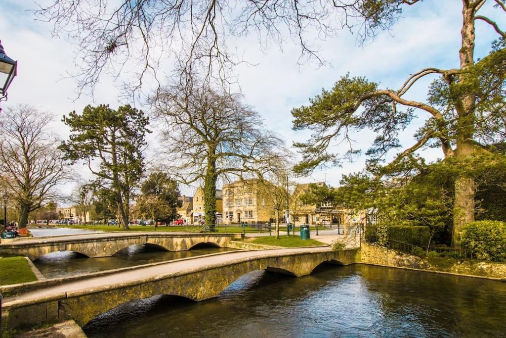 The Cotswold Stowaway, Perfect Luxurious Retreat! view 5