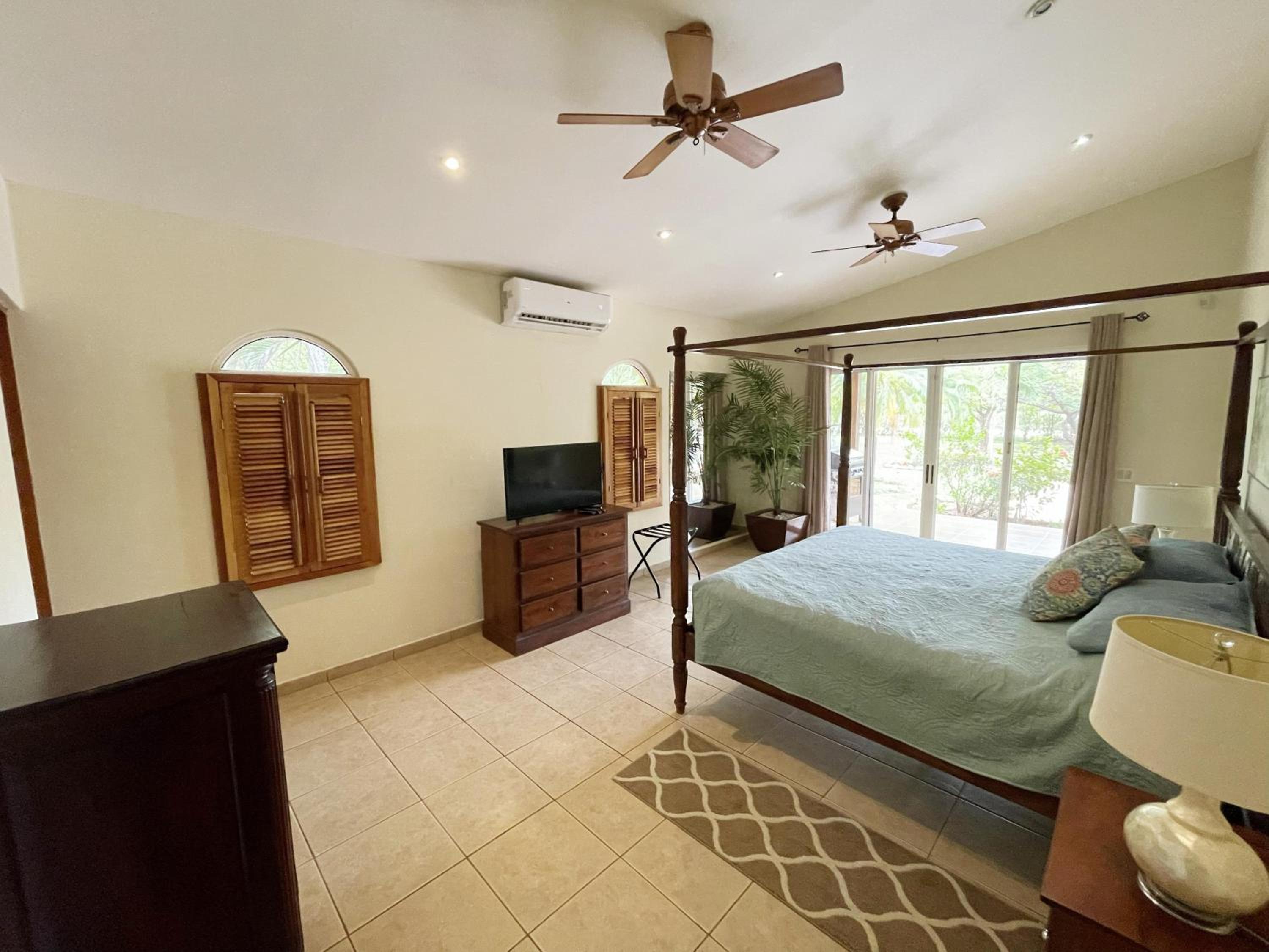 Casa Tropical, Spacious 3 Bedroom Home