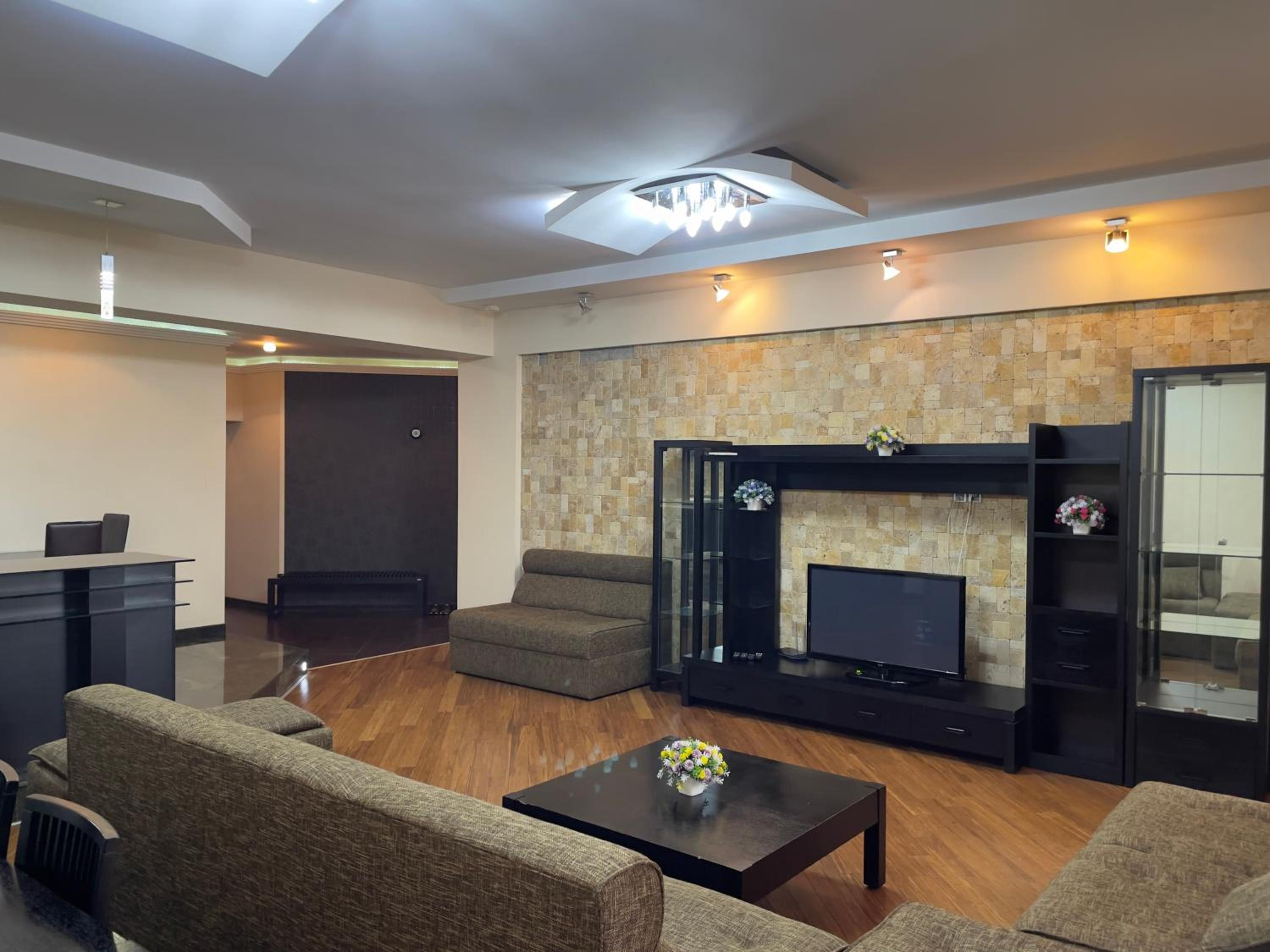 Chiraq apartment