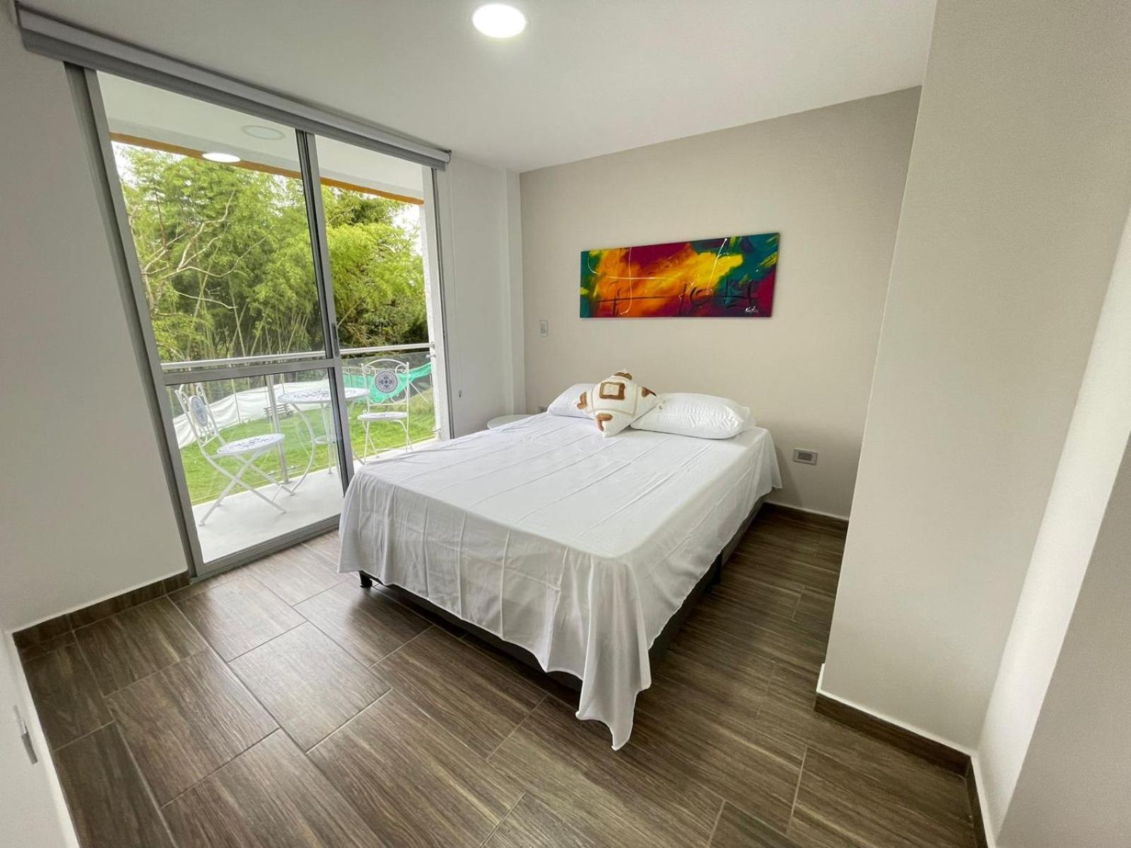 C105- Lindo y amplio apartamentos en Circasia