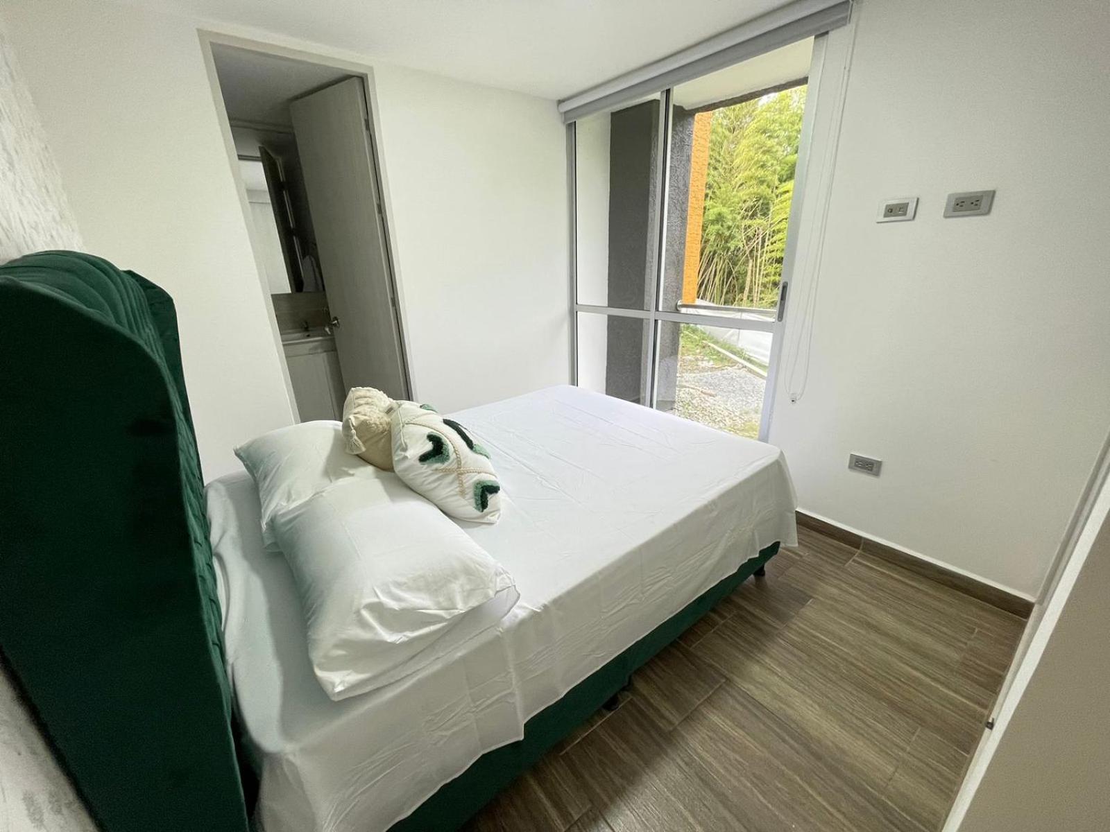 C105- Lindo y amplio apartamentos en Circasia