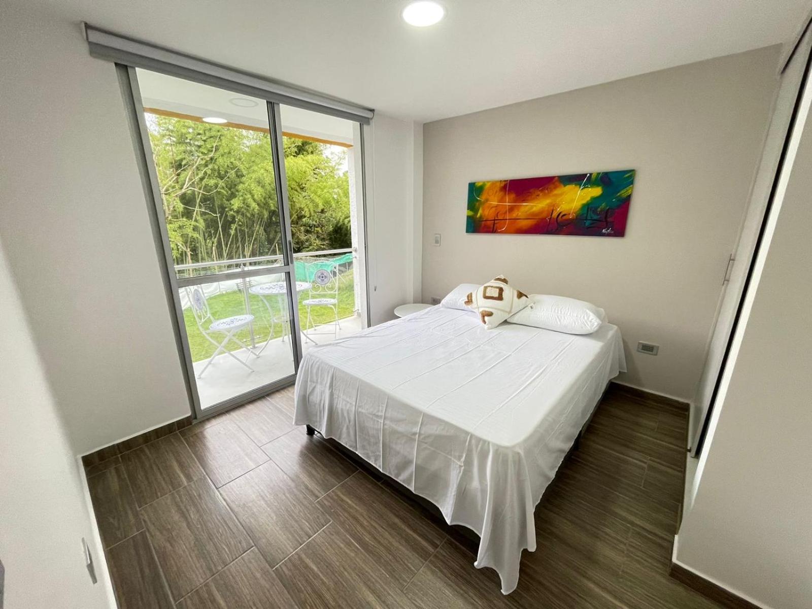 C105- Lindo y amplio apartamentos en Circasia
