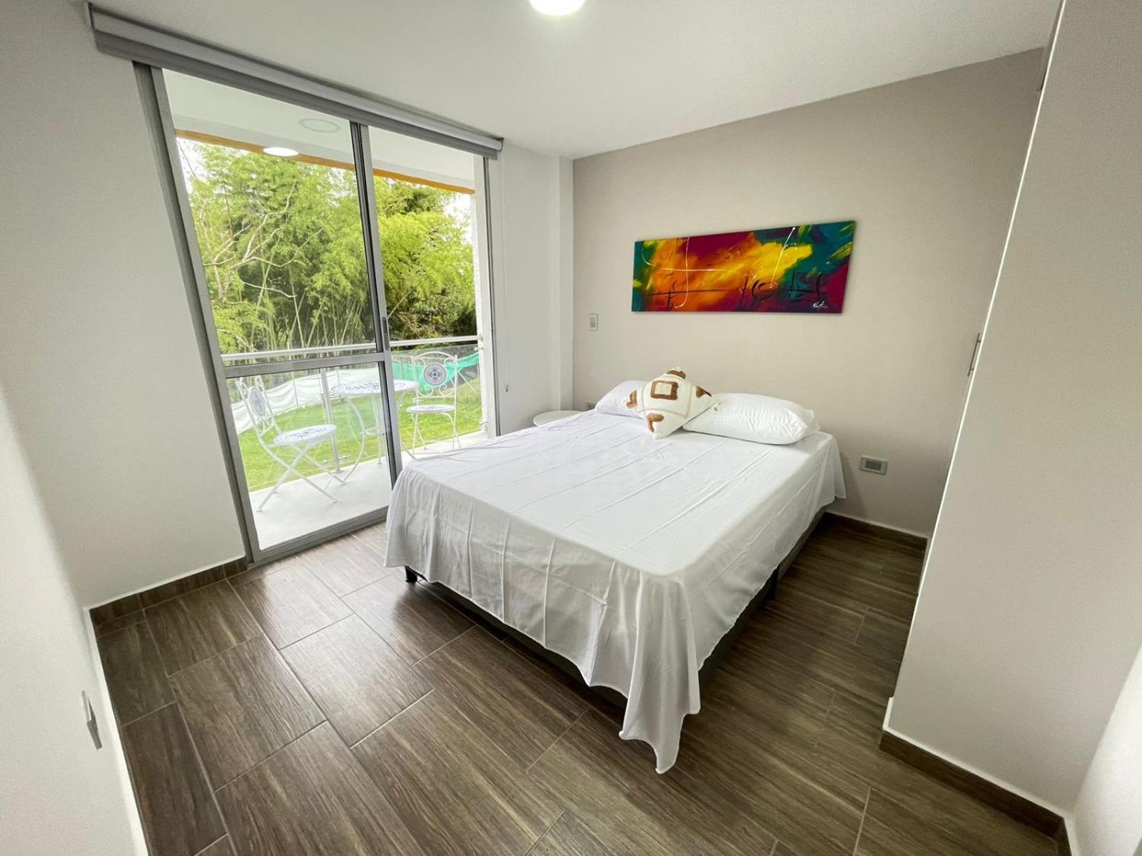 C105- Lindo y amplio apartamentos en Circasia