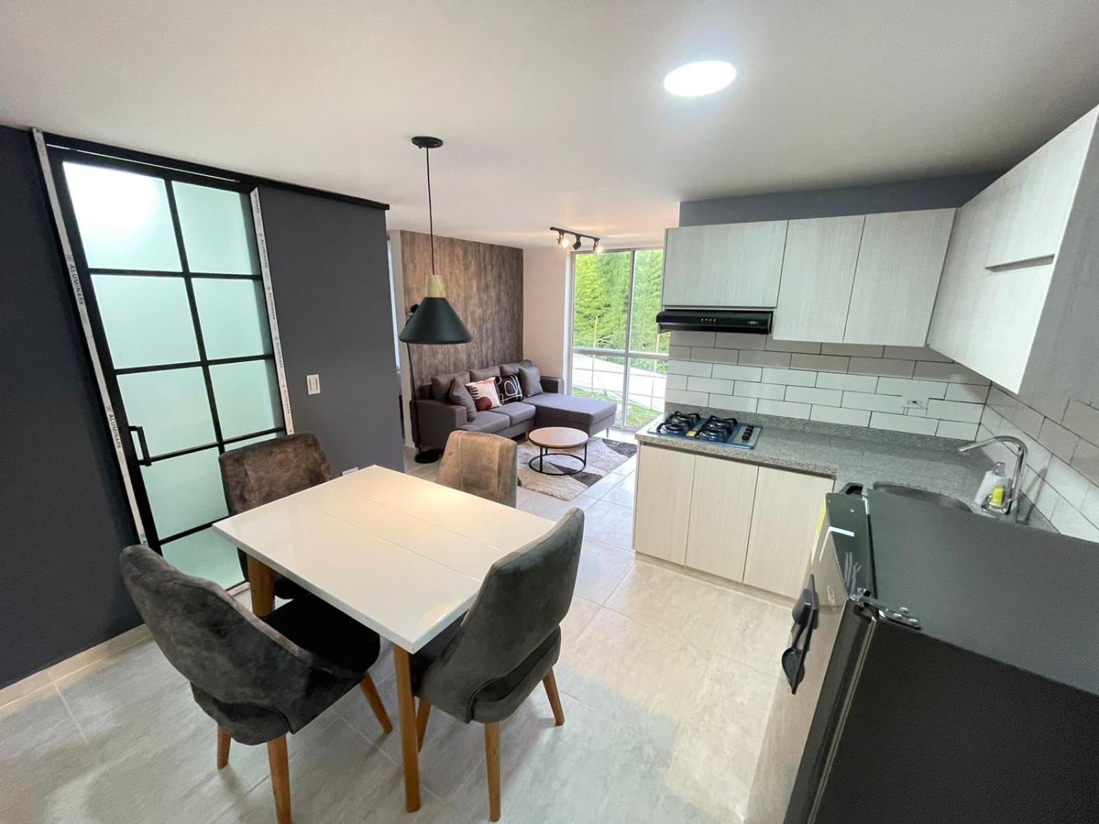 C105- Lindo y amplio apartamentos en Circasia