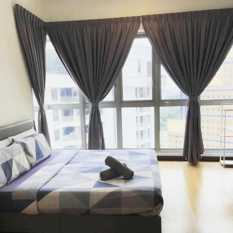 Regalia Luxury Suites KLCC - by Cozy Stay