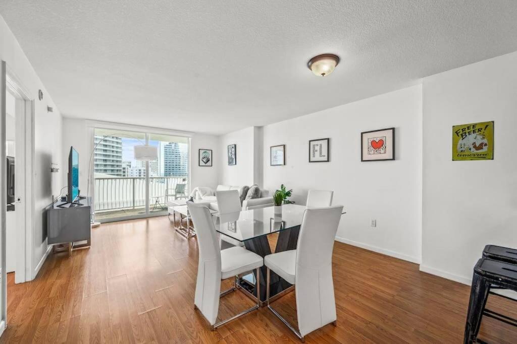 Amazing High Rise at Brickell with Pool View