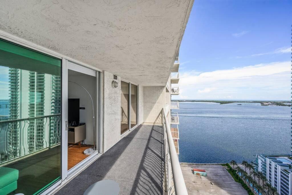 Amazing High Rise at Brickell with Pool View
