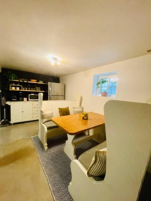 Private Chicago Garden unit 1BR/1BA view 5