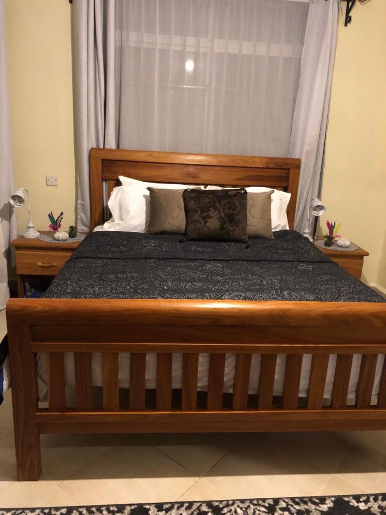 Lista Luxury Apartment view 4