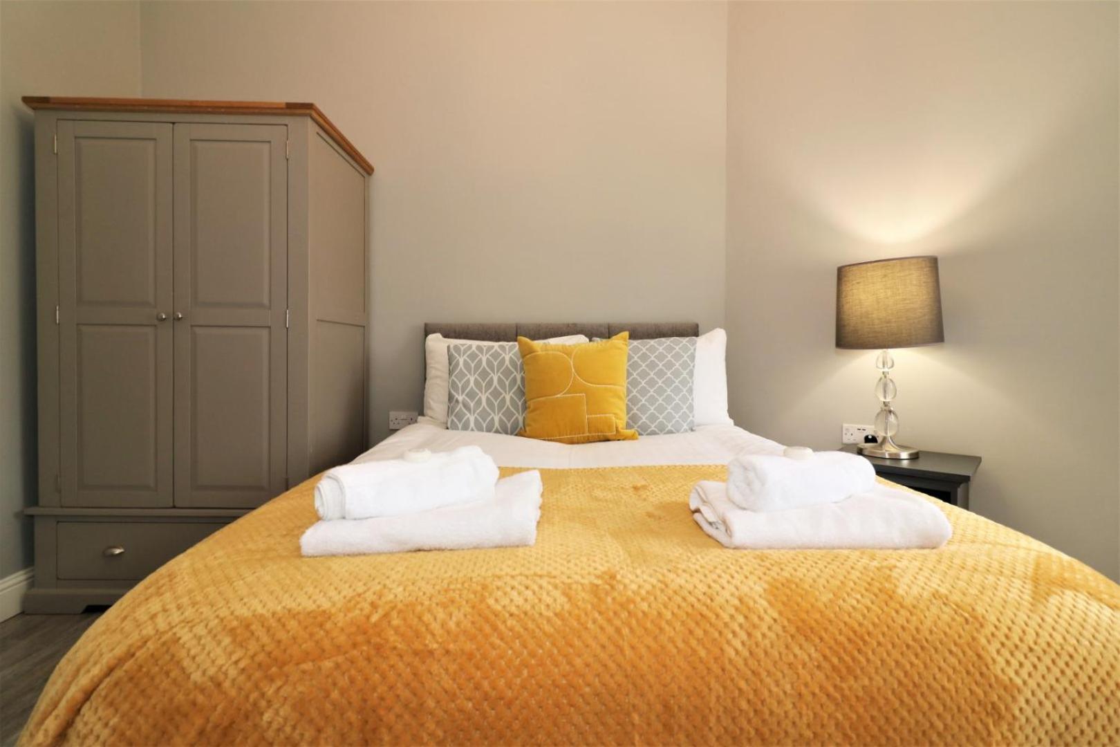 Signature - Linden House Flat 4 view 4