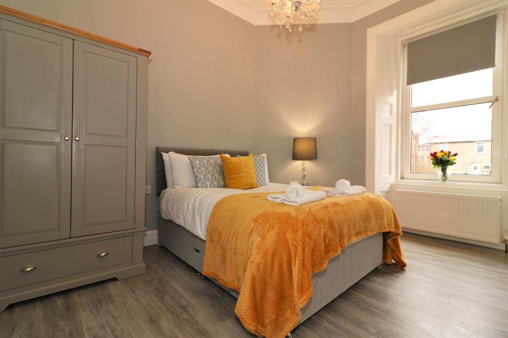 Signature - Linden House Flat 4 view 3
