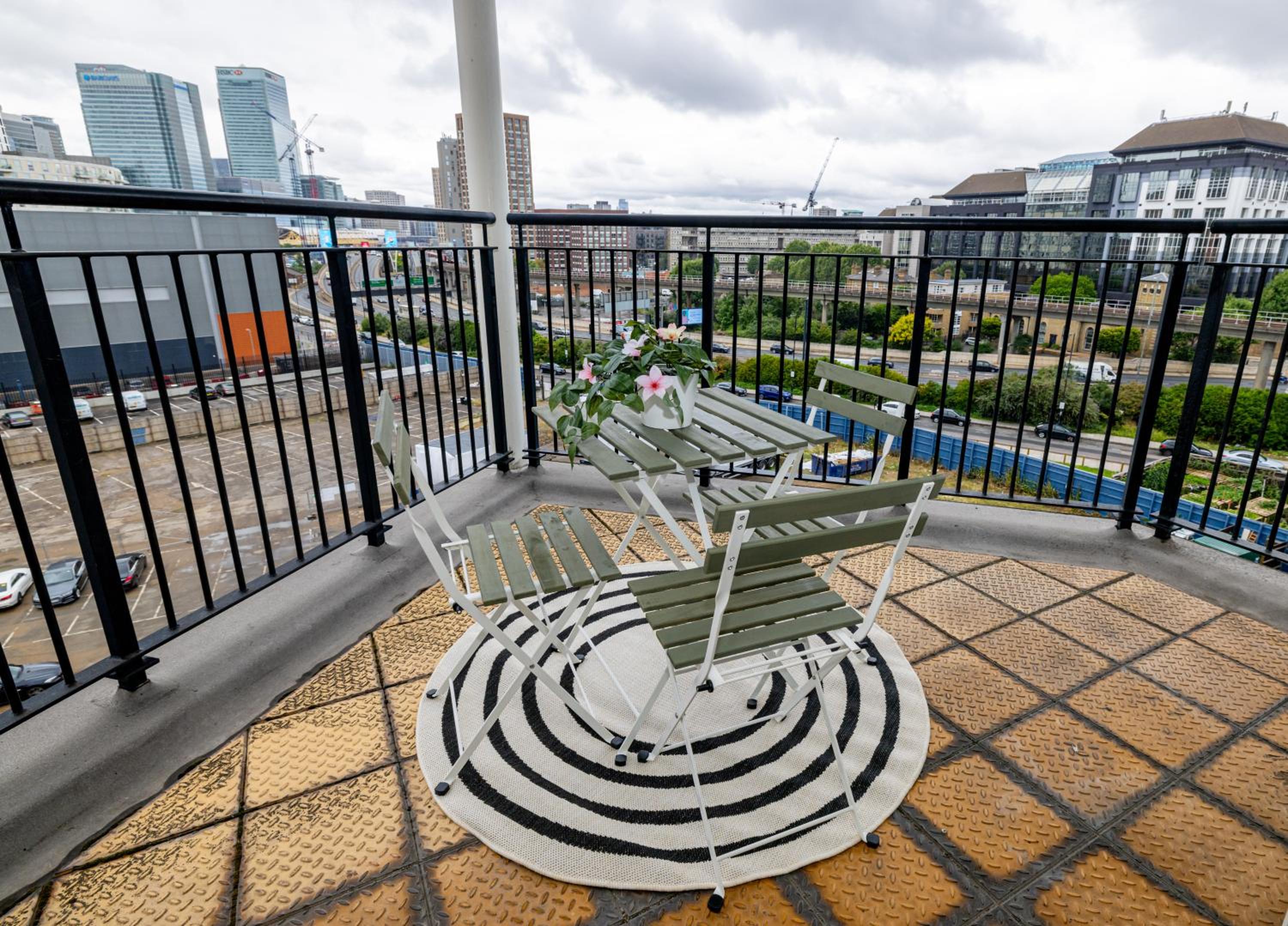 Nice Room Close to City231