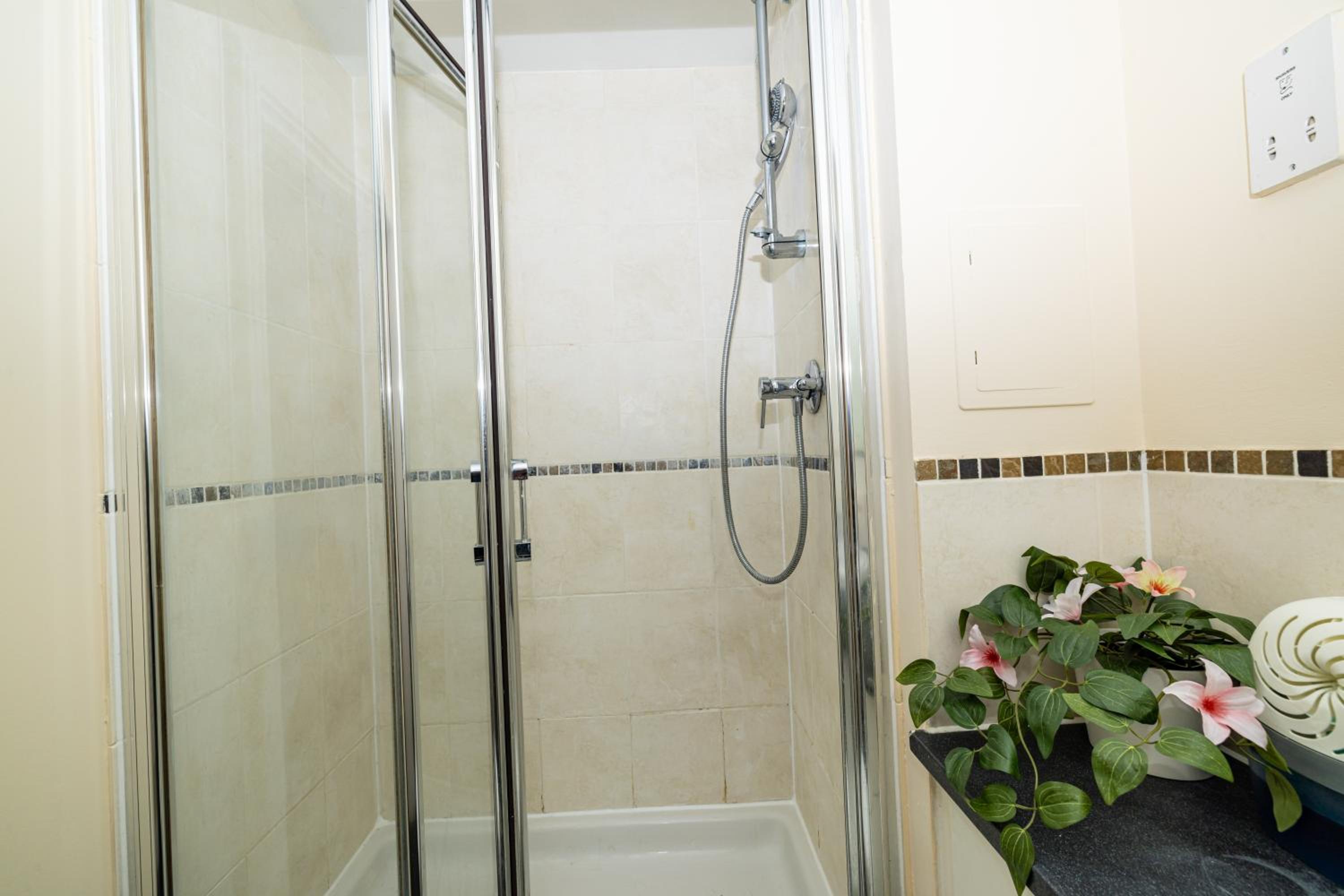 Nice Room Close to City231