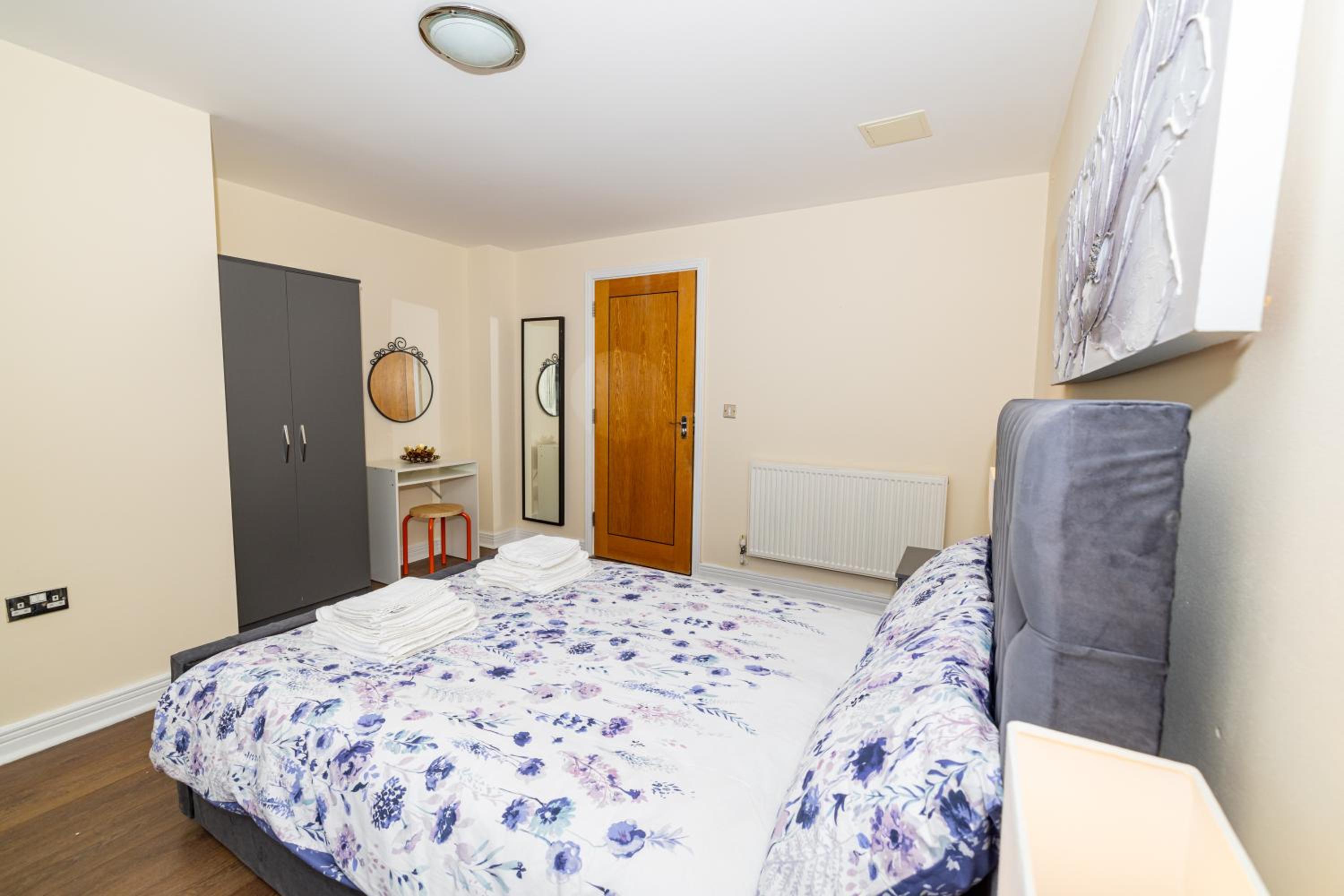 Nice Room Close to City231