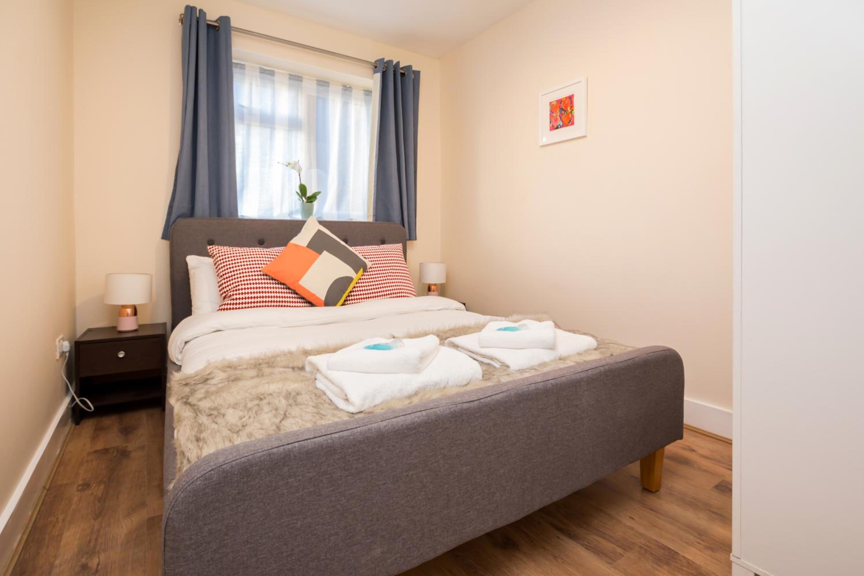 Fantastic Apt wFree Parking and Garden, QuietArea view 5