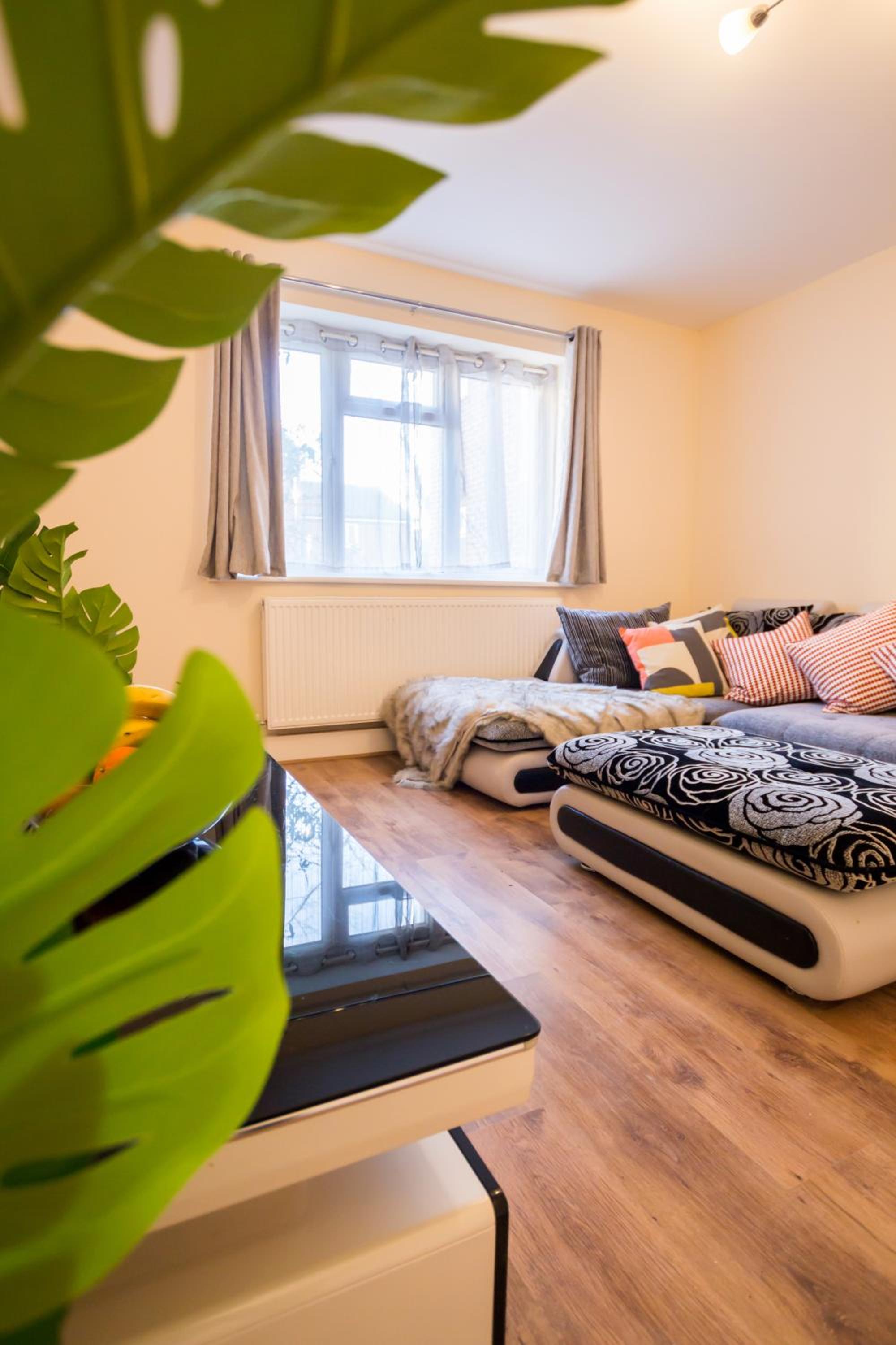Fantastic Apt wFree Parking and Garden, QuietArea view 3