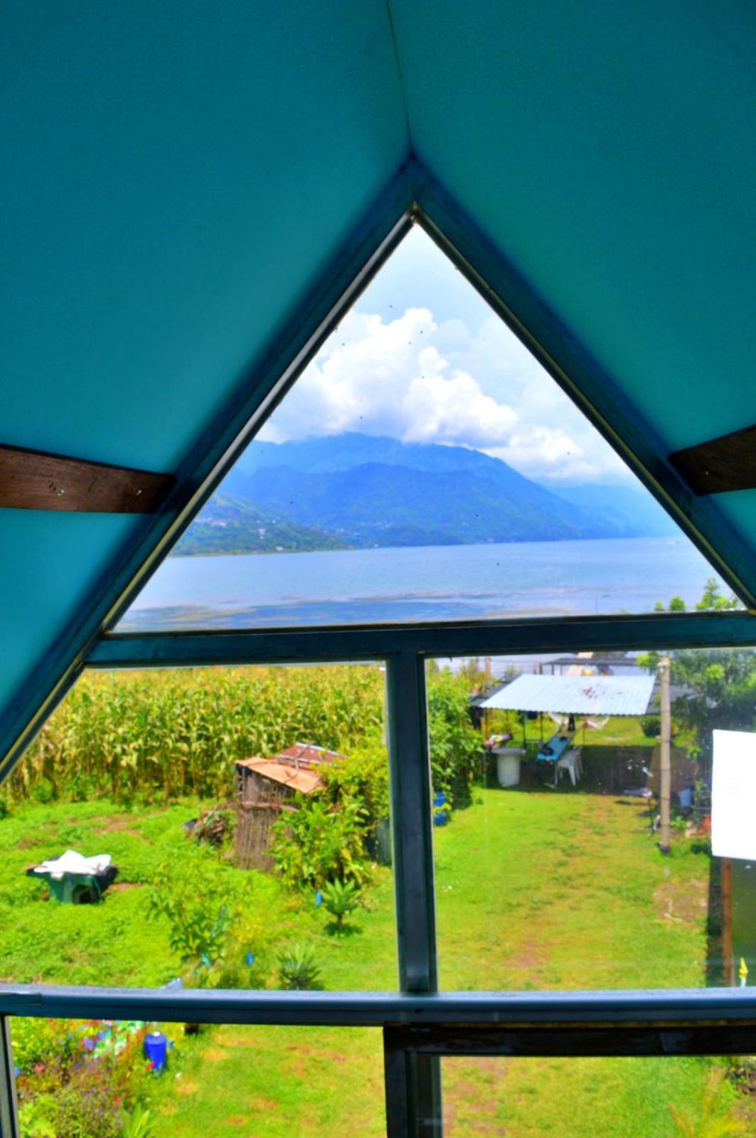 Mundo Abu San Juan La laguna view 3