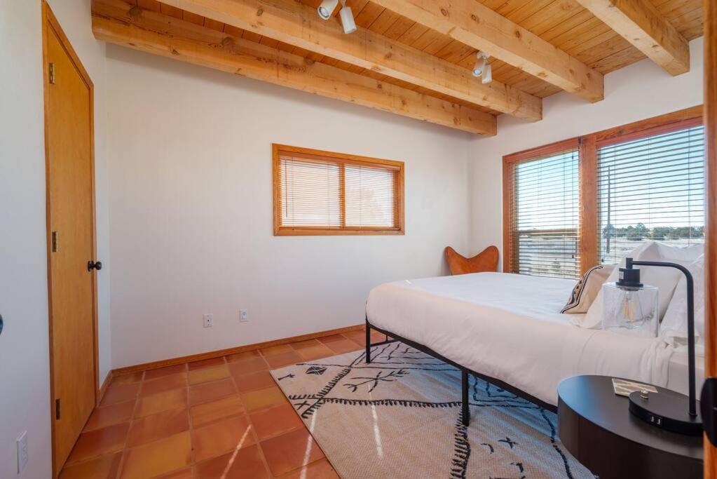 Casa Escondido- Quiet, Decks, 3BR, El Dorado view 5