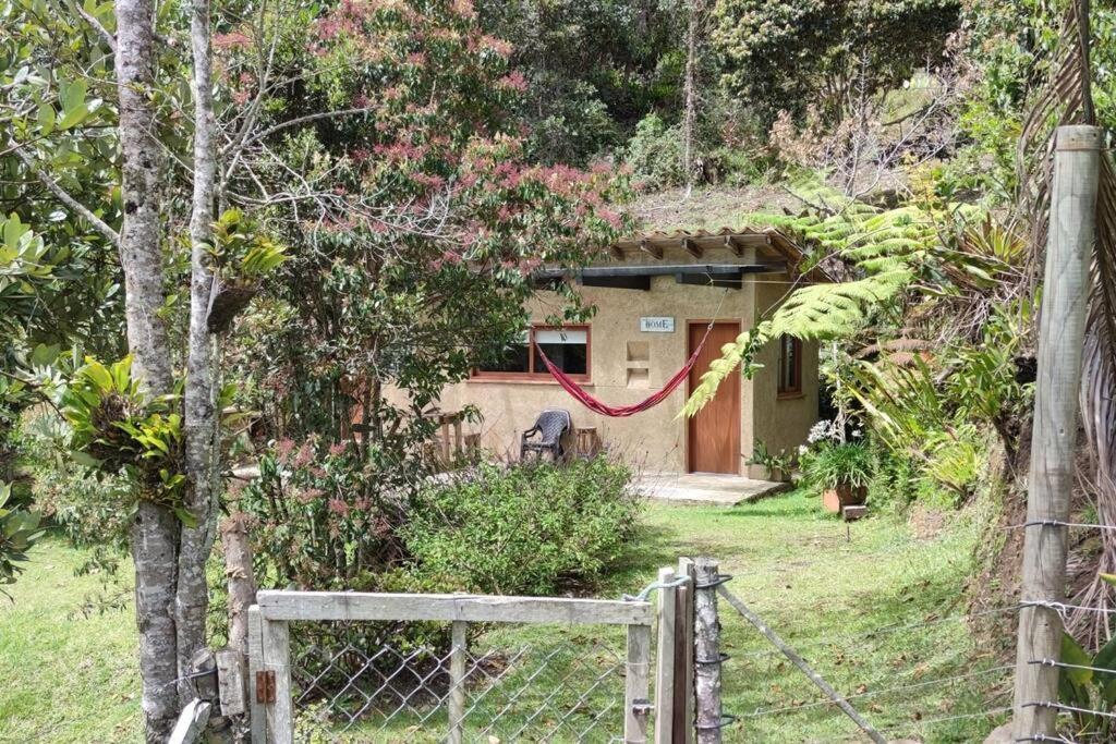 CASITA EN EL BOSQUE