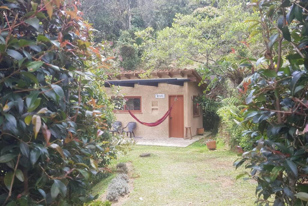 CASITA EN EL BOSQUE