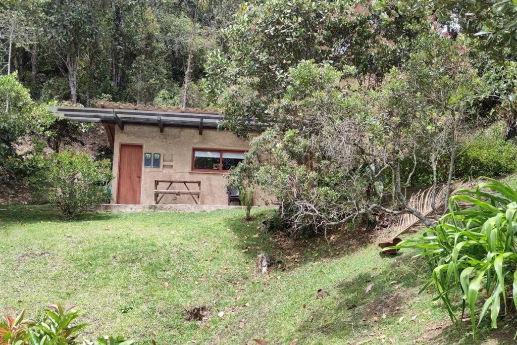 CASITA EN EL BOSQUE