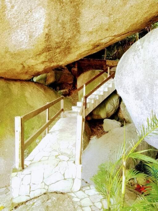 Enseada Das Pedras