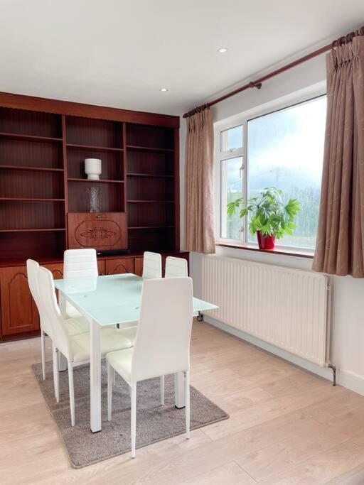 Quiet self-catering holiday home with surrounding lakes view 5