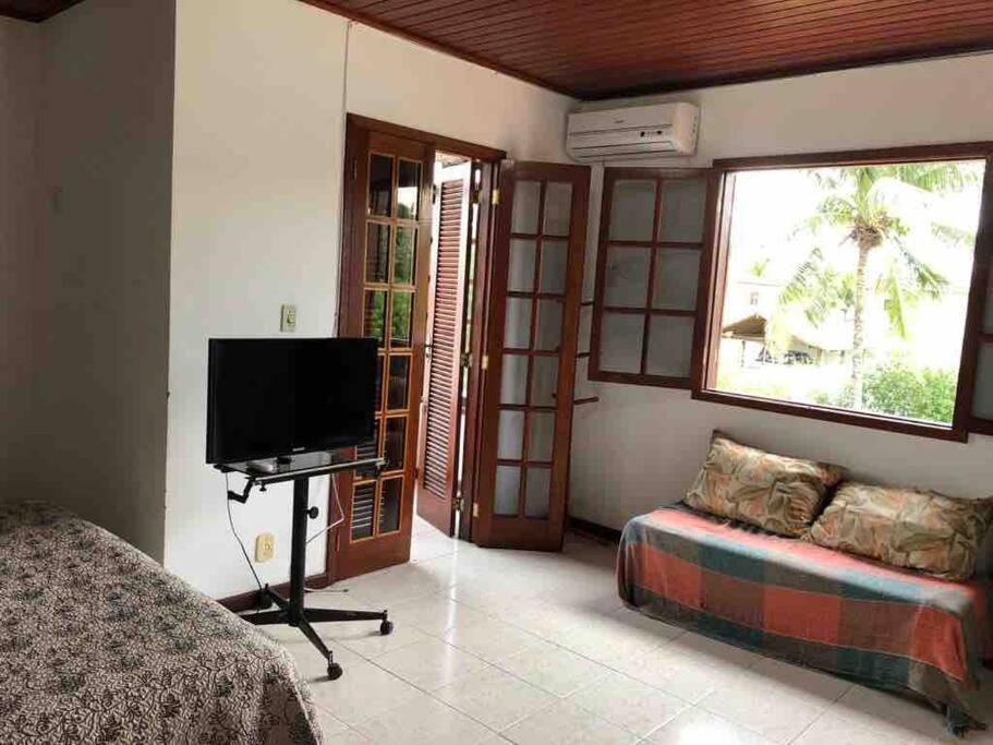 Excelente casa independent com piscina em Geriba.