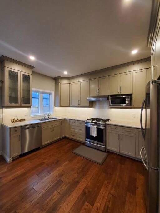 4 BD Family Retreat - Basement not Included