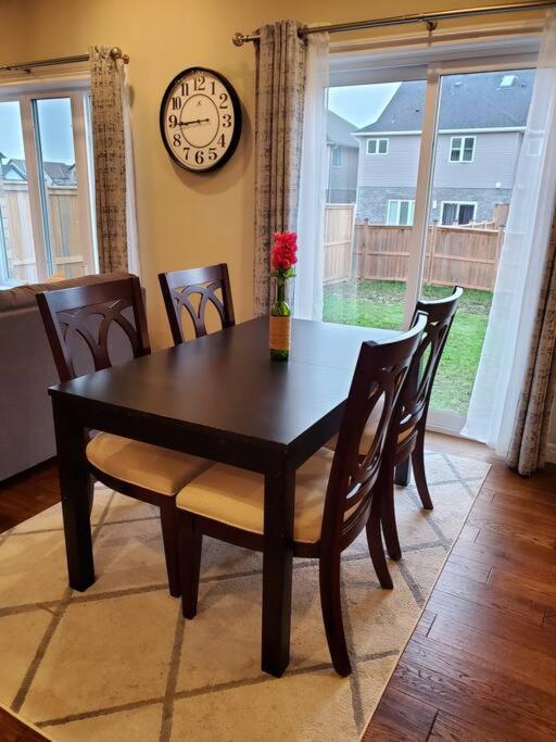 4 BD Family Retreat - Basement not Included