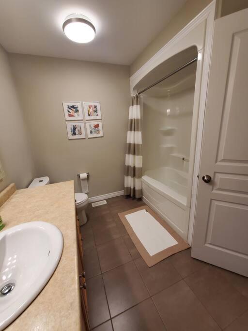 4 BD Family Retreat - Basement not Included