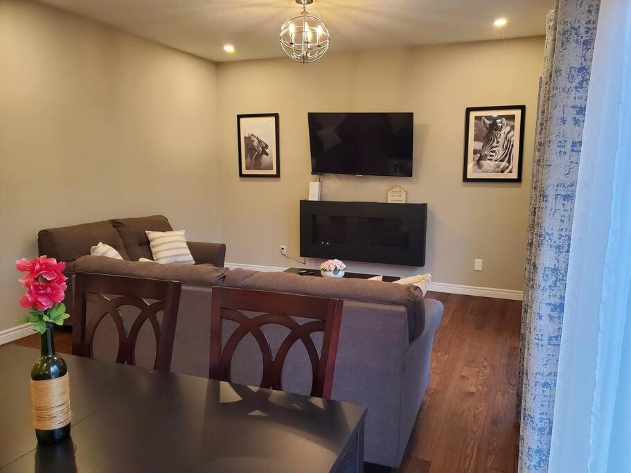 4 BD Family Retreat - Basement not Included