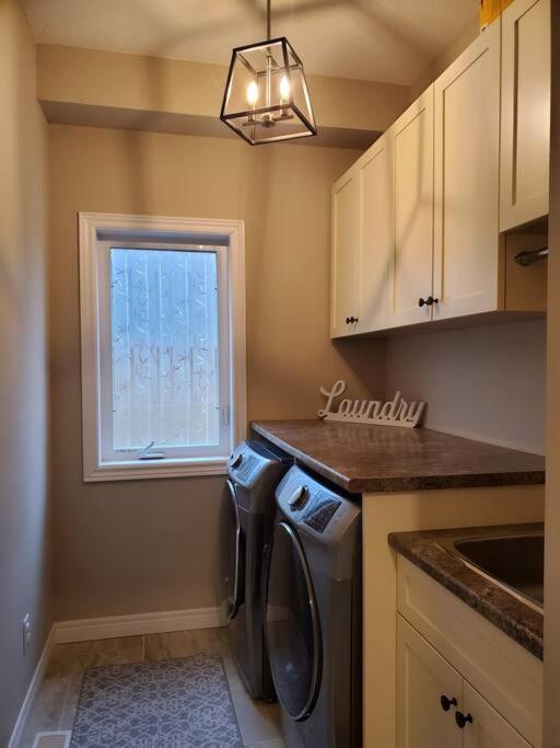 4 BD Family Retreat - Basement not Included
