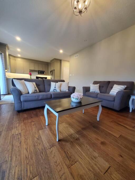 4 BD Family Retreat - Basement not Included