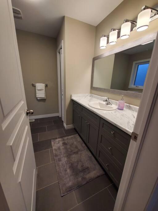 4 BD Family Retreat - Basement not Included