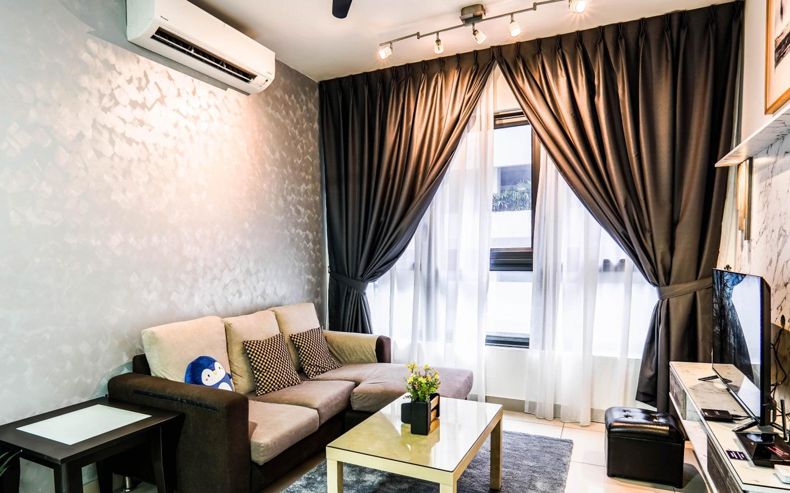 M Vertica KL by Airhost