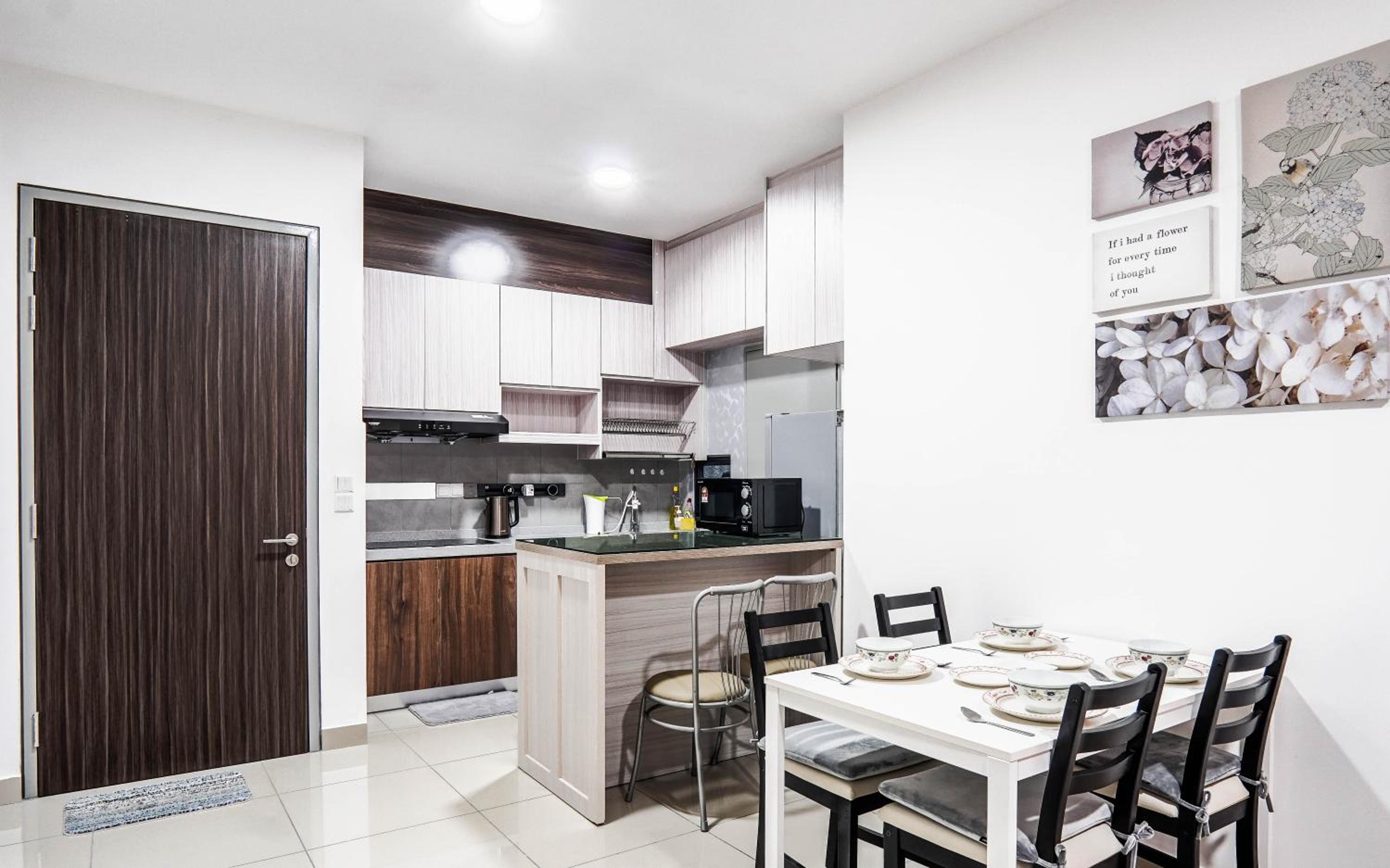 M Vertica KL by Airhost