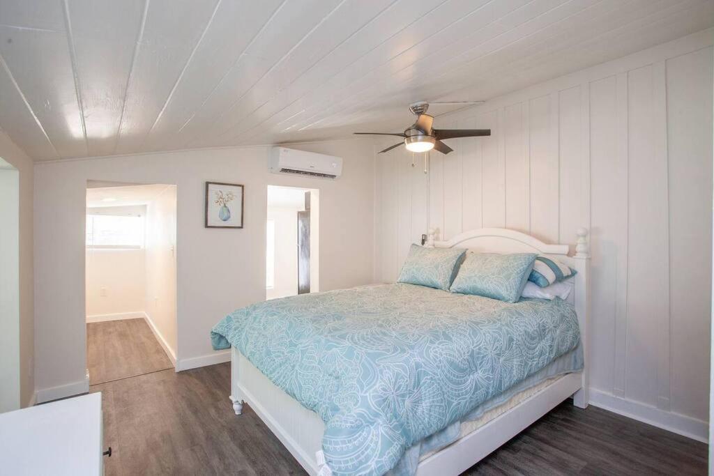 Quaint, Immaculate Bright Cottage in Ozona view 3
