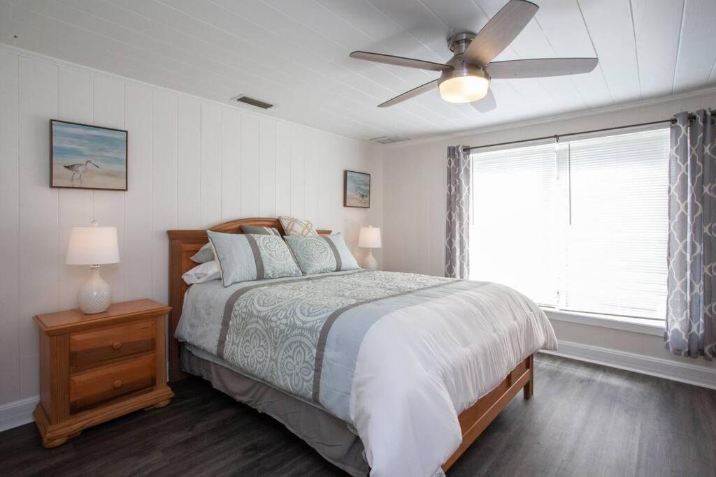 Bright, Immaculate and Cozy Coastal Cottage in Ozona