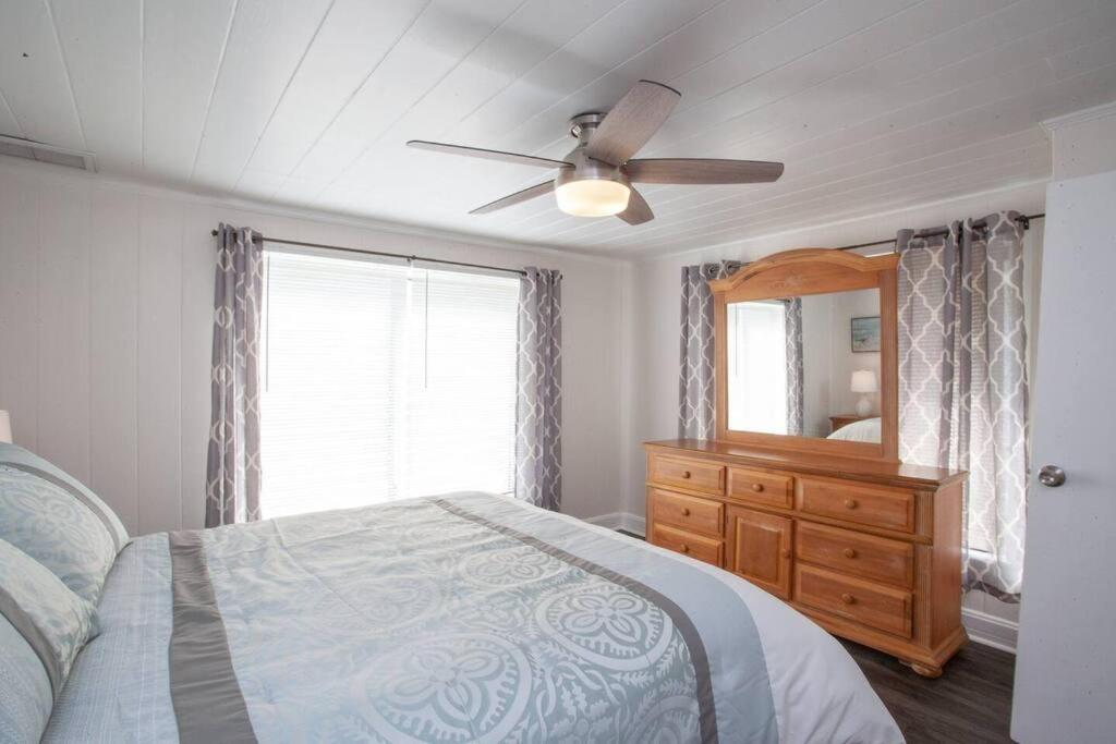 Bright, Immaculate and Cozy Coastal Cottage in Ozona