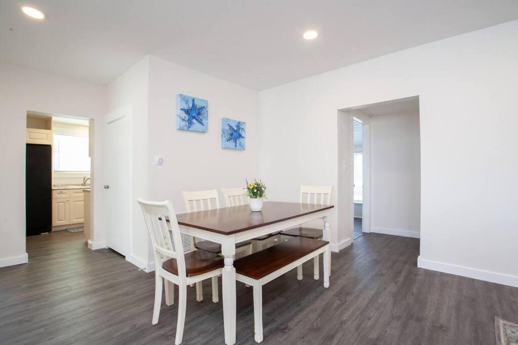 Bright, Immaculate and Cozy Coastal Cottage in Ozona
