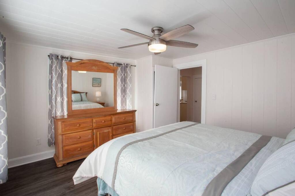 Bright, Immaculate and Cozy Coastal Cottage in Ozona