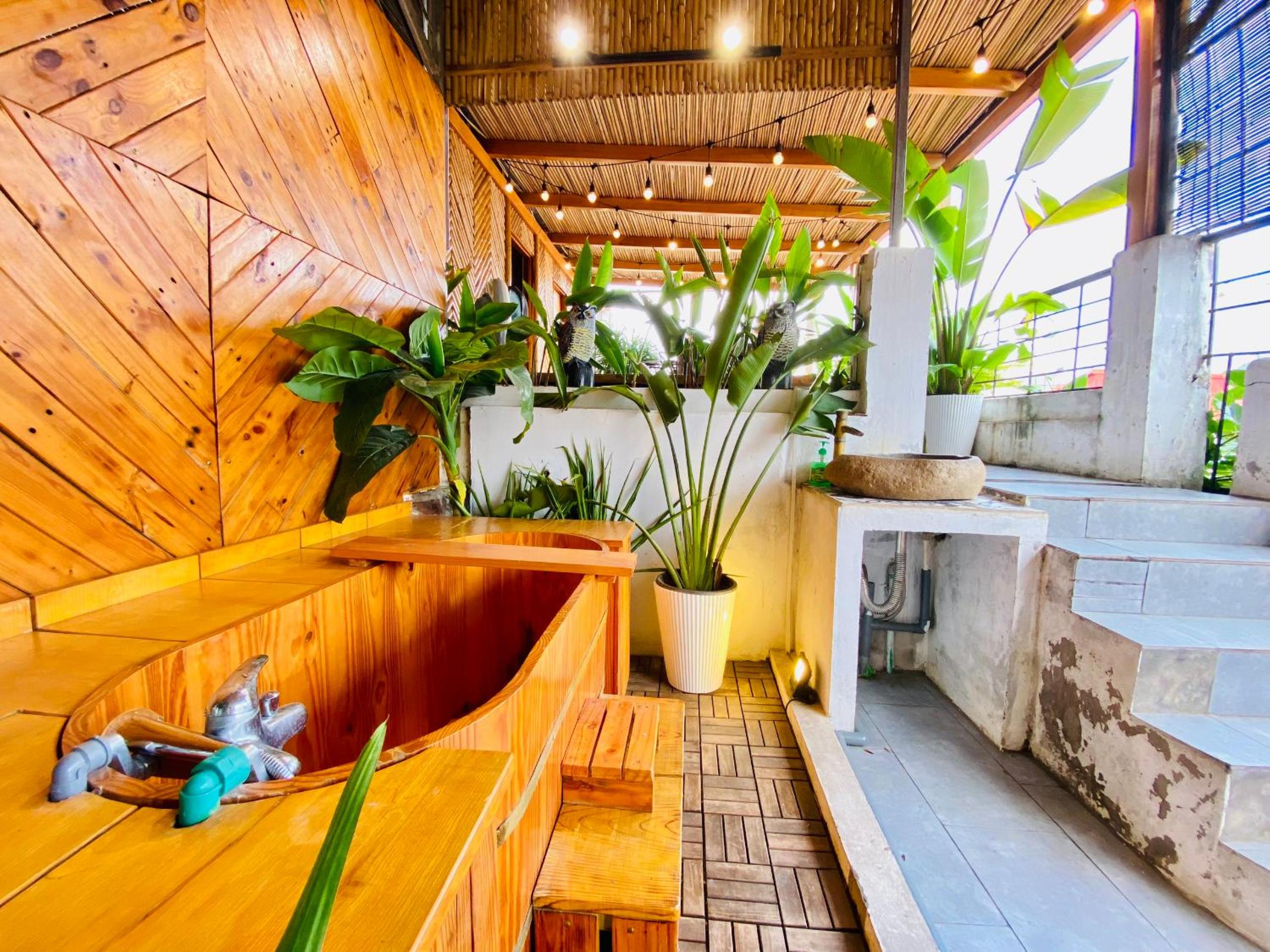 Penthouse/3BR/Terrace/Hot tub/2WC/2' to Hoankiem Lake & Ta Hien Beer street