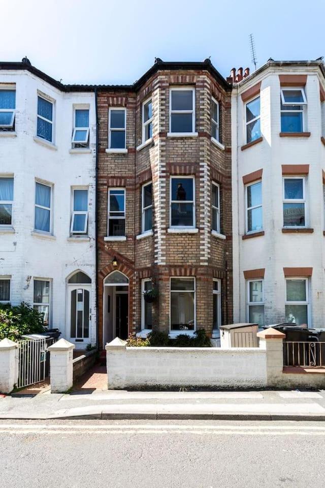 Bournemouth Beach Boutique with Hot Tub - Close to Beach and Town Centre