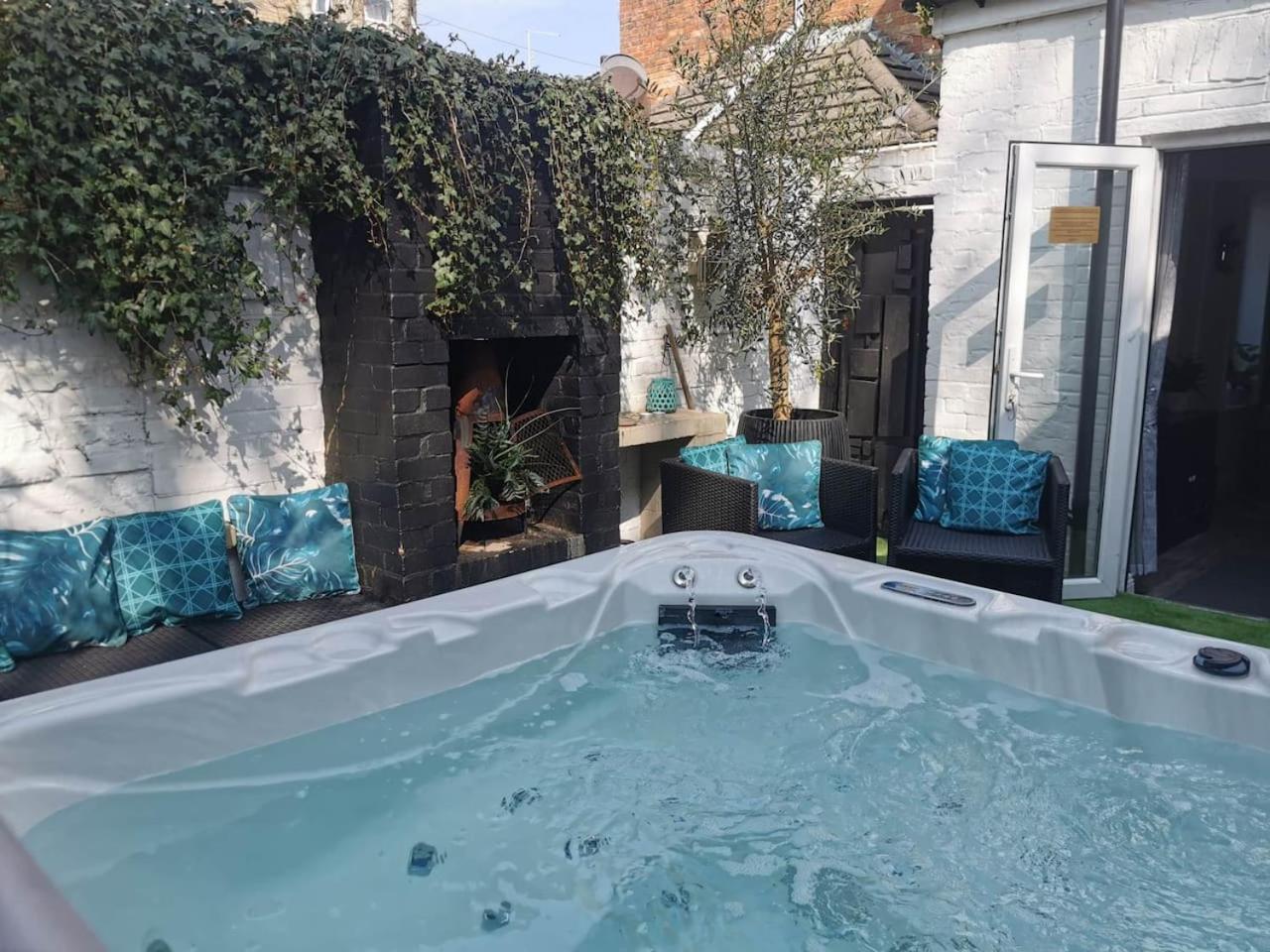 Bournemouth Beach Boutique with Hot Tub - Close to Beach and Town Centre