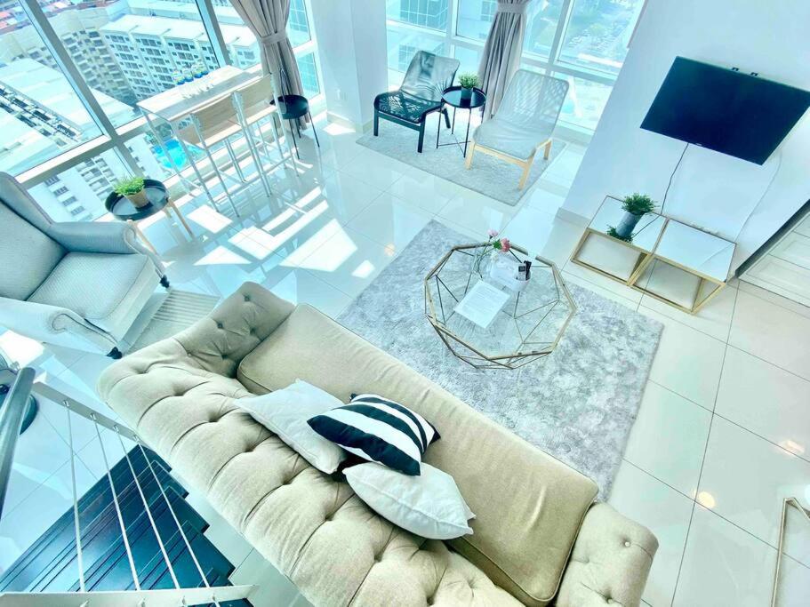 Maritime Suite - 2min drive to Georgetown 18min from airport The English 2BR 2 bathrooms Suites photo 5