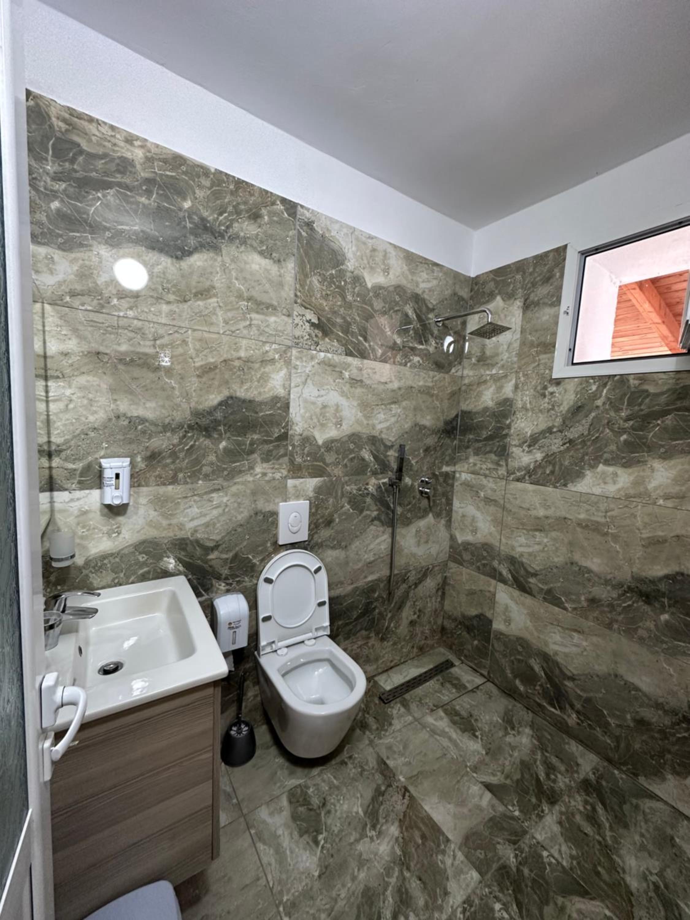 Jona Rooms