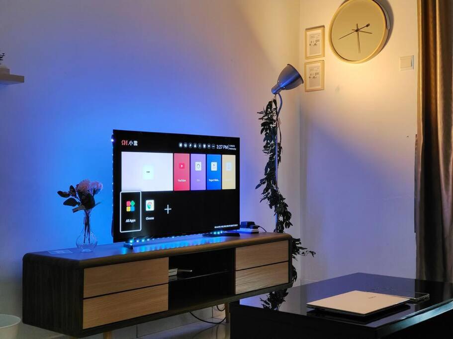 A0803 Platino walking ParadigmMall TVbox By STAY
