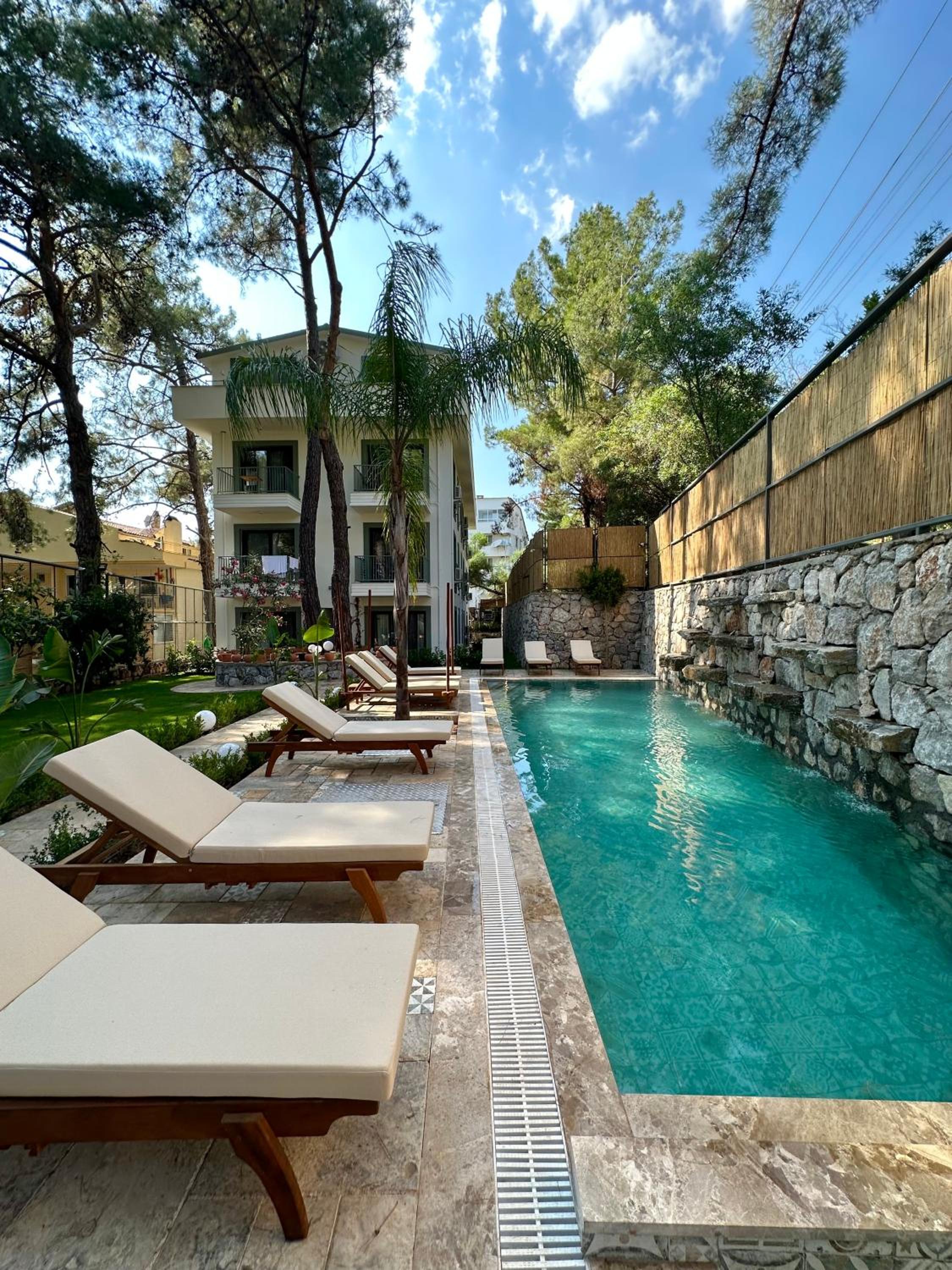 Esmahan Forest and Pool by Zehra Suites